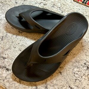 OOFOS unisex recovery sandals flip flops, size EU 42, Men’s 9 Women’s 11